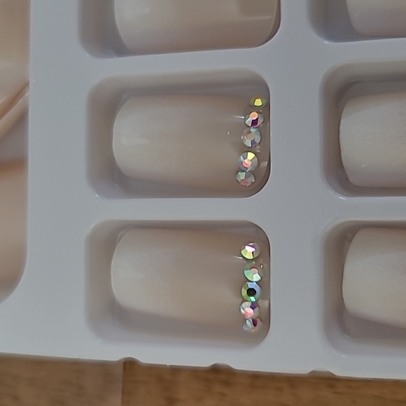 2/$16 Rhinestone Ombre Press on Nails - Picture 14 of 14